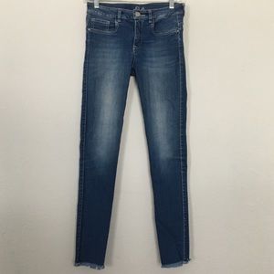 Ela Frayed Hem Skinny Jean sz 6